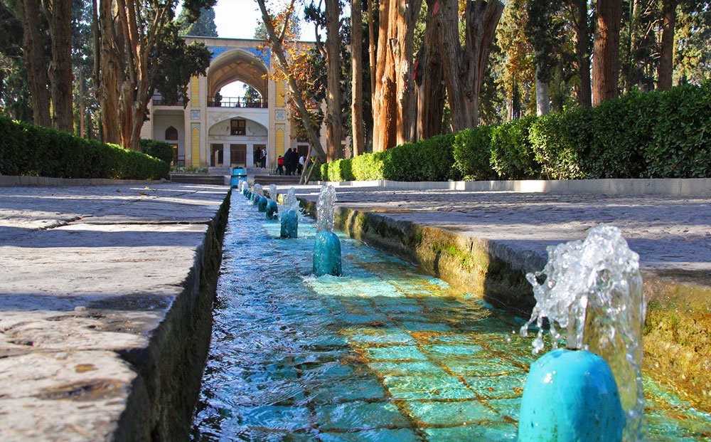 استفاده از فواره، آب نما و مسیر آب در طراحی باغ ایرانی
