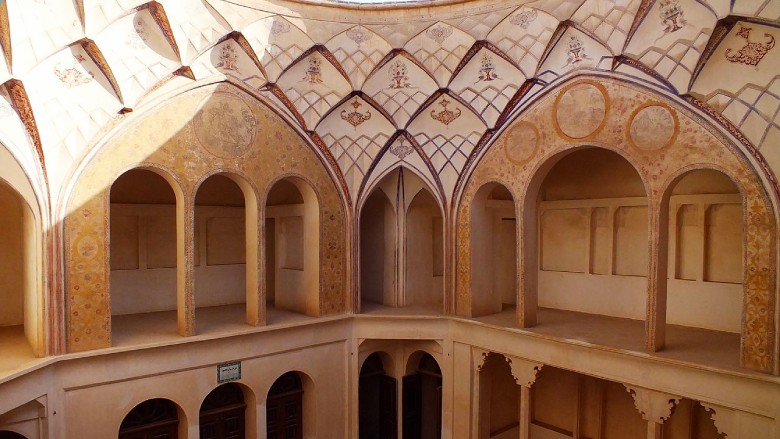 قوس در طراحی بناهای سنتی ایرانی
