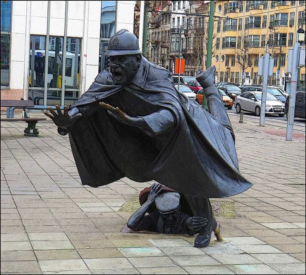 مجسمه شهری De Vaartkapoen با الهام از هرژه خالق تن تن! | المانی در بلژیک